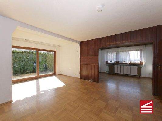 Wohn- Esszimmer - Blick zur Terrasse