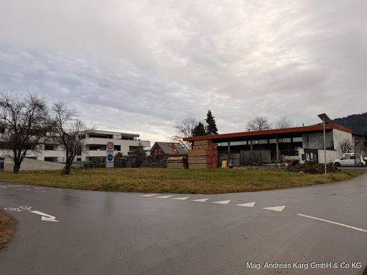 Grundstück mit Umgebungsbebauung