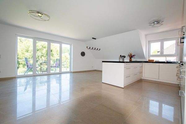 Wohnen, Küche/Esszimmer mit Zugang zum Balkon