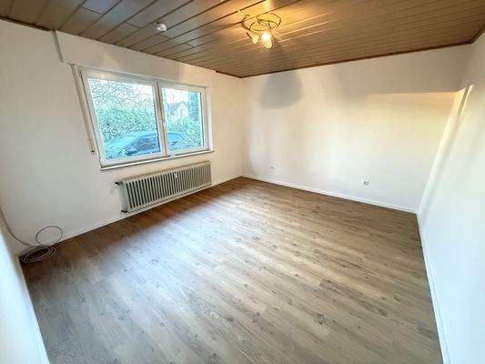 renoviertes Schlafzimmer im Erdgeschoss