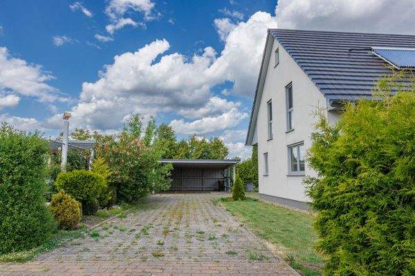 Außenansicht Auffahrt