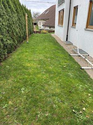 seitlicher Garten entlang Whg