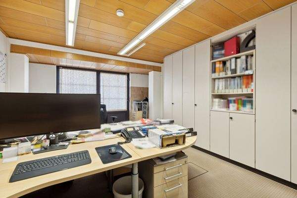 Büroraum für min. 2 Arbeitsplätze 