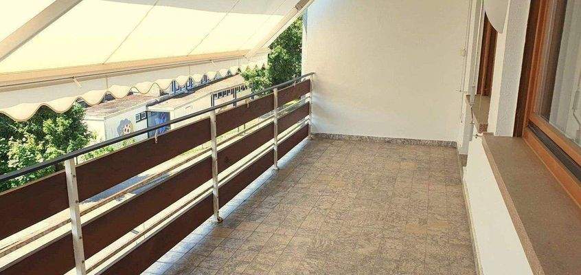 OG Sonnenbalkon mit elekrt. Markise