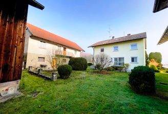 Wohnhaus, Stallgebäude mit Wohnung, Hofraum