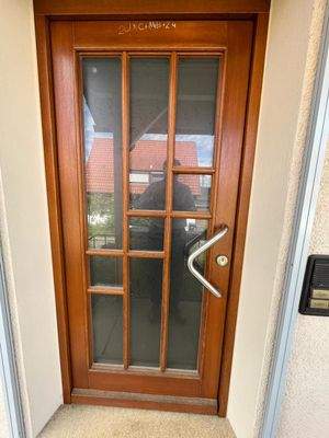 hochwertige Eingangstüre.jpg