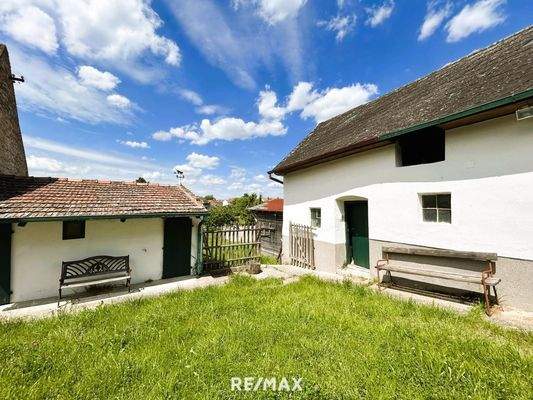 12 Wirtschaftsgebäude