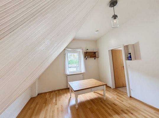  EFH 1.OG Zimmer 1 - Wohnzimmer, Landhaus - (KI generiert)