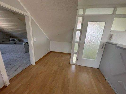 DG Eingang Blick zum Bad.jpg