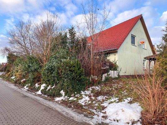 Gesamtobjekt von Straße aus