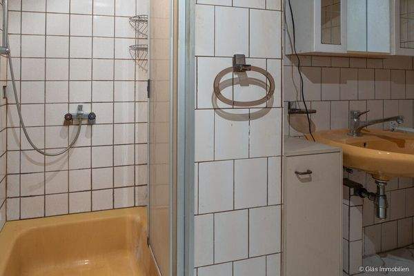 Bad mit Dusche im Untergeschoss