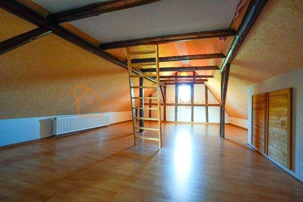 Geräumiges Dachgeschoss
