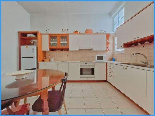 b9b8d928889a425899f6712ca79d7983-original