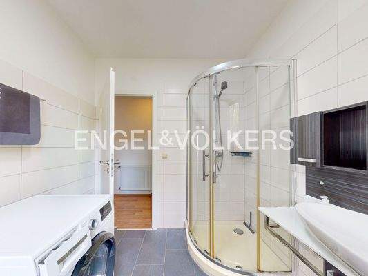 Badezimmer mit Dusche