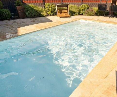 Salzwasserpool mit Wärmepumpe