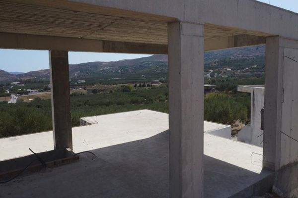 Kreta, Kissamos: Halbfertiges Haus mit Blick auf Meer und Berge zu verkaufen