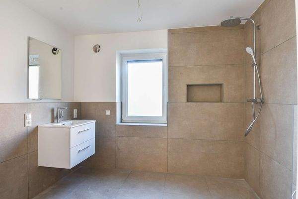 Badezimmer Erdgeschoss WE1