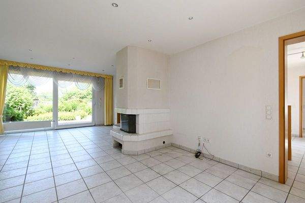 Gebäudeteil LINKS - Wohnen / Essen (Blick 1)