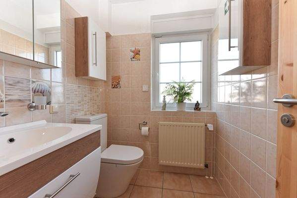 Gäste WC mit Fenster 