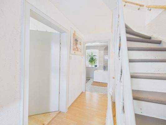 Treppenhaus mit Zugang Badezimmer Ferienhaus