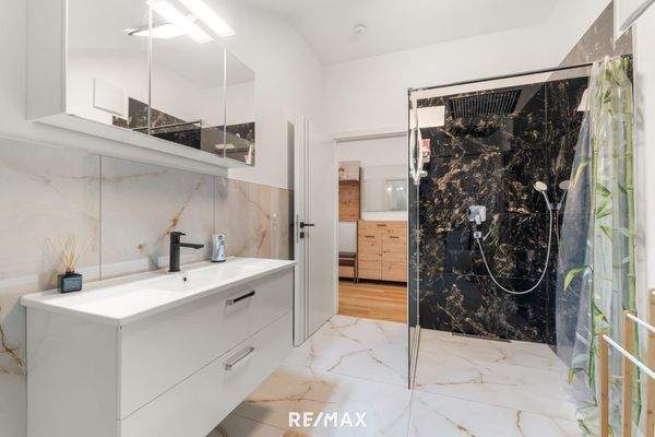 Badezimmer Whg II DG