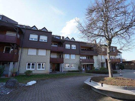 Gebäudeansicht mit Hauszugang