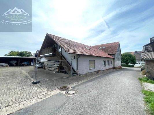 Seitenansicht mit Wohnungszugang