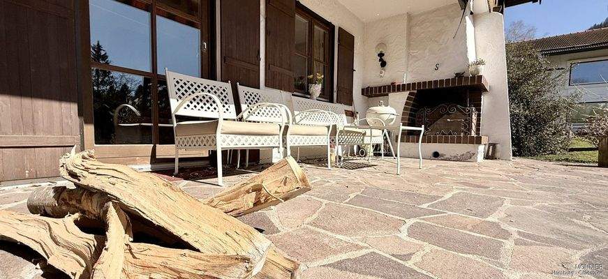 Terrasse mit offenem Feuer