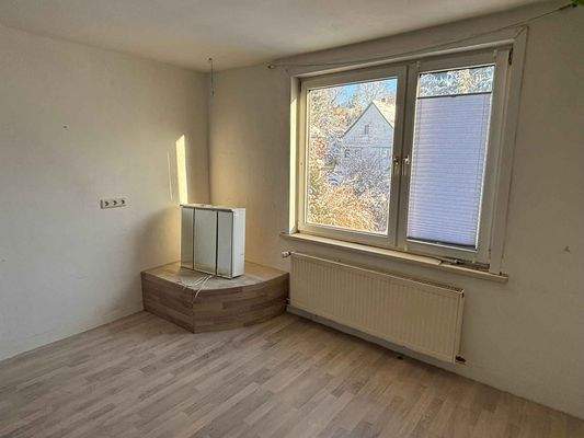 ein weiteres Zimmer zur Renovierung vorbereitet