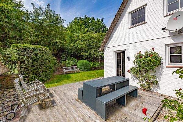 Großzügige Südostterrasse