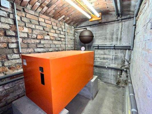 2024-3343-Warmwasserspeicher im Keller