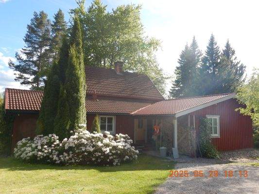 Wohnhaus mit Vorgarten