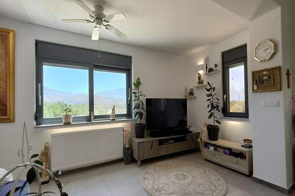 Kreta, Kalamitsi Amigdali: Charmantes kretisches Haus mit privatem Olivenhain und Bergblick zu verkaufen