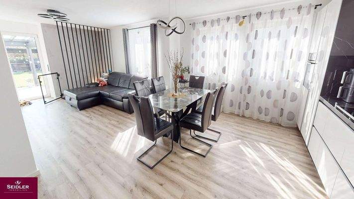 Großzügiger Essbereich