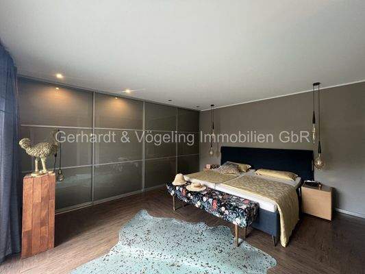 Schlafzimmer mit Einbauschränken