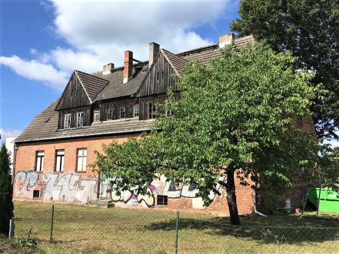 LEHNITZSEE-IMMOBILIEN: Denkmal mit Bauplatz für 2 MFH