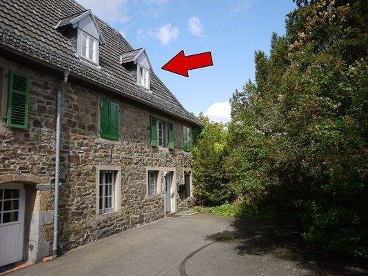 Eingang + Wohnungsfenster