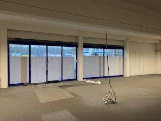 7 Meter Fensterfront mit Haupteingang  