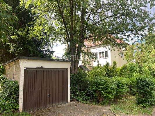 Einzelgarage auf dem Grundstück