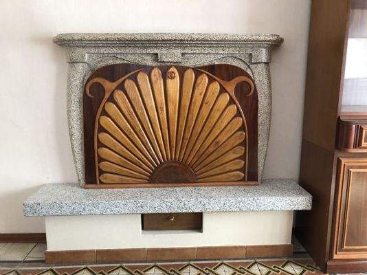 Hauptgebäude: Kamin im Esszimmer