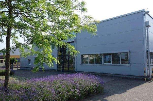 Halle West mit Eingang