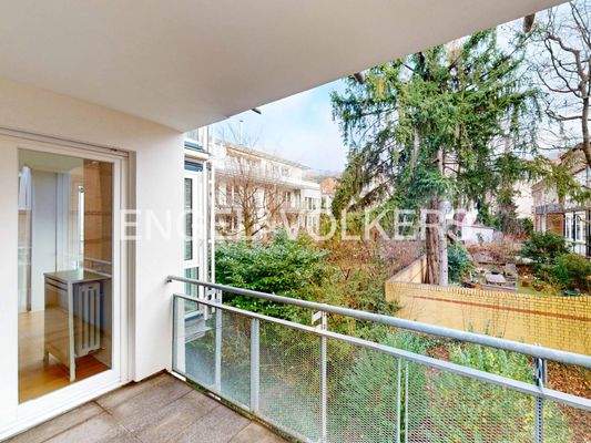 Balkon mit Ostausrichtung zum Garten