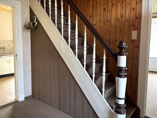 Flur mit Treppe zum Dachgeschoss