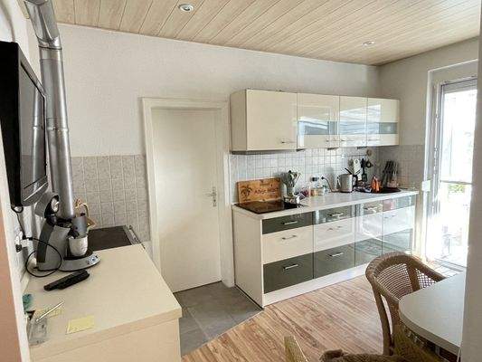 Küche mit Wintergartenzugang