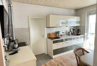 Küche mit Wintergartenzugang