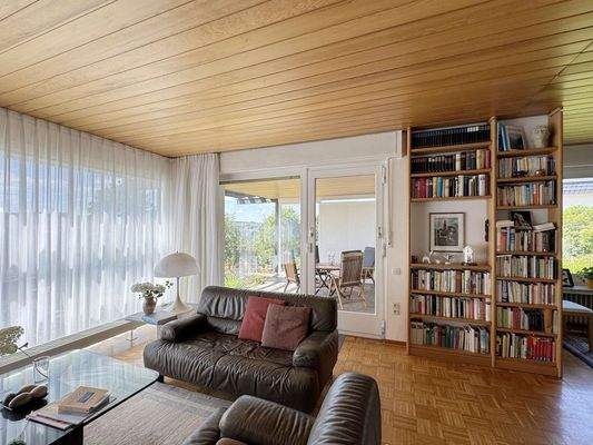 Wohnzimmer-Fenstertür-Terrasse