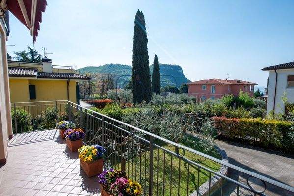 Exklusives Villenanwesen mit Seeblick in Garda - Gardasee