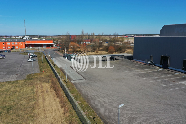 Zufahrt mit Lkw-Waage