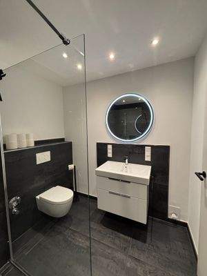 modernes Duschbad.JPG