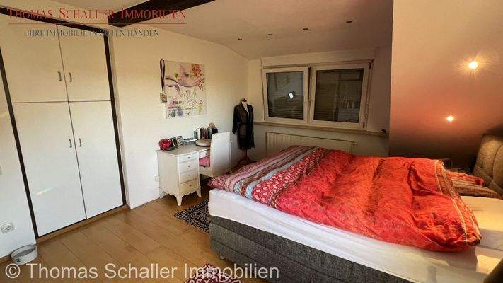 Schlafzimmer mit Einbauschrank 